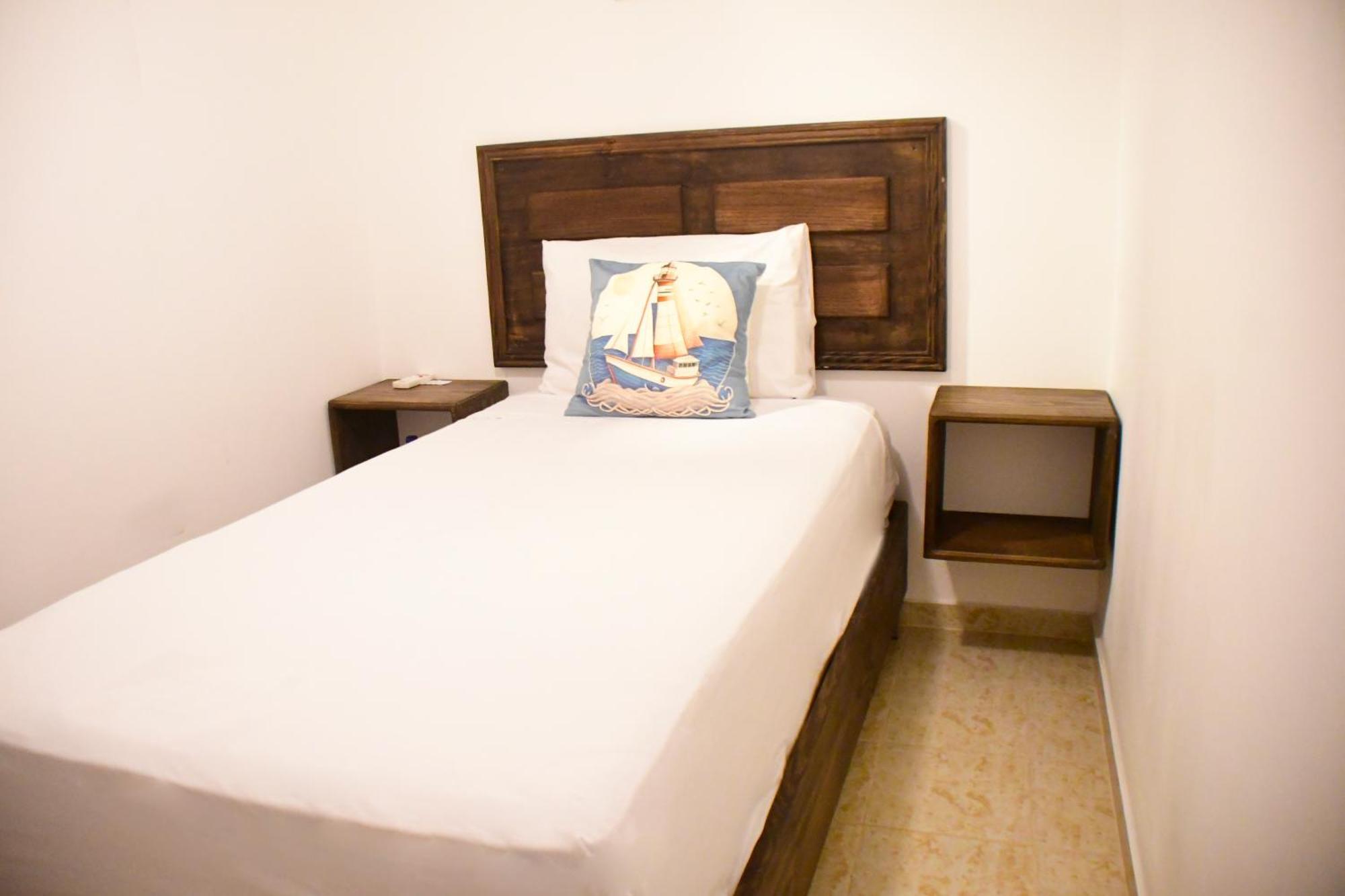 Hostal Marina Samana Exterior photo