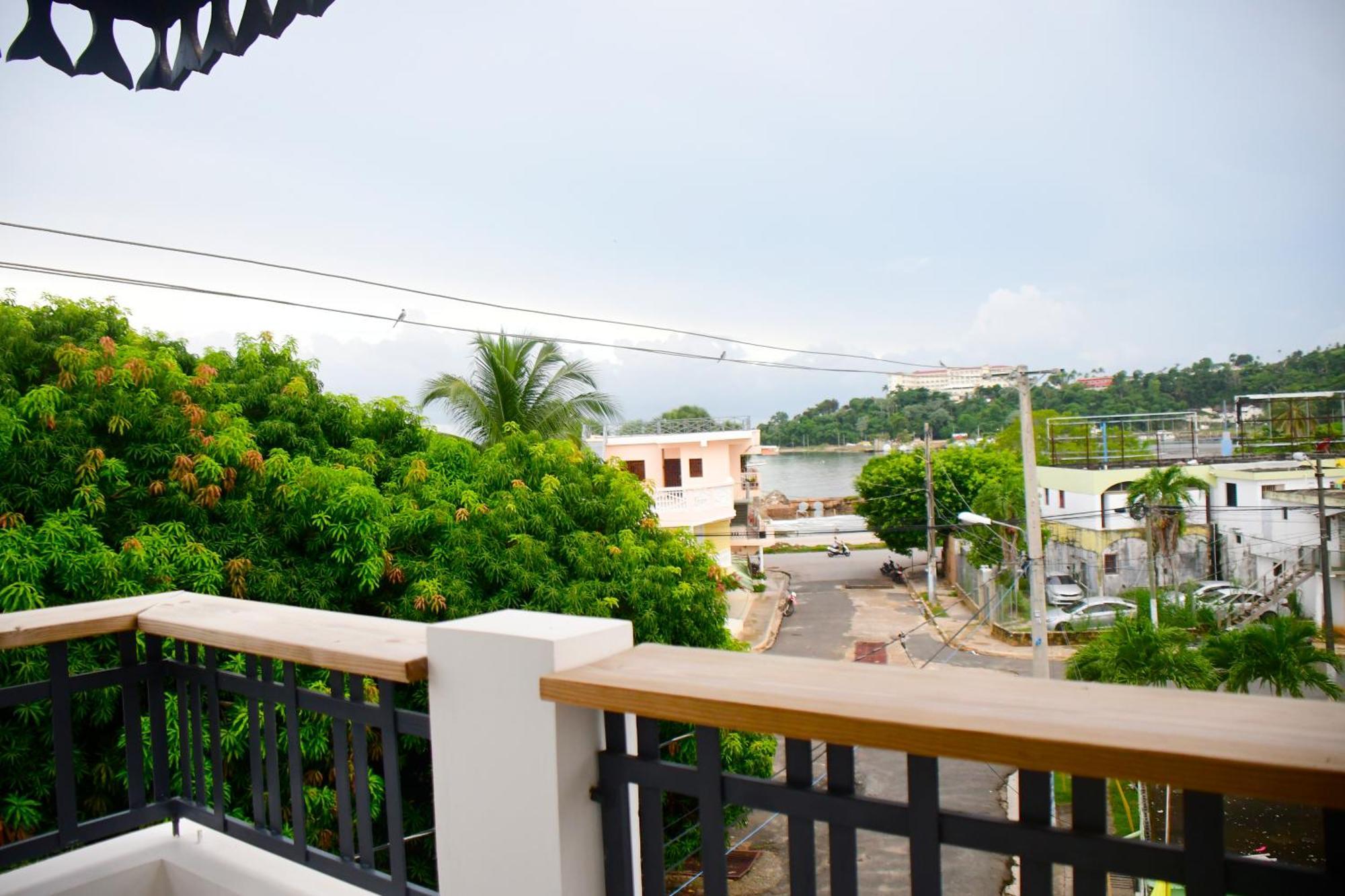 Hostal Marina Samana Exterior photo