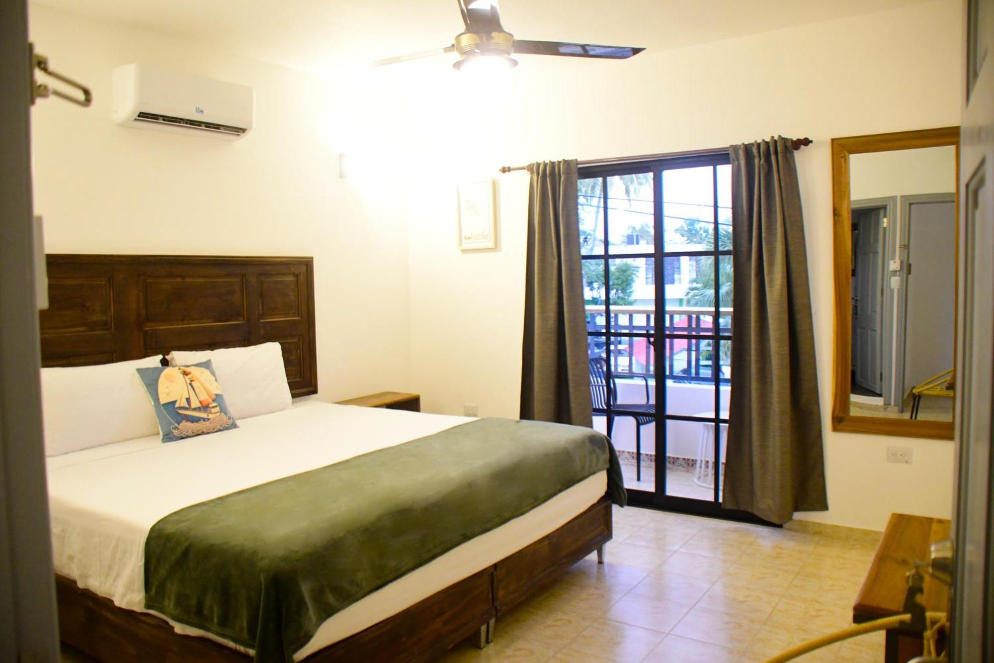 Hostal Marina Samana Exterior photo